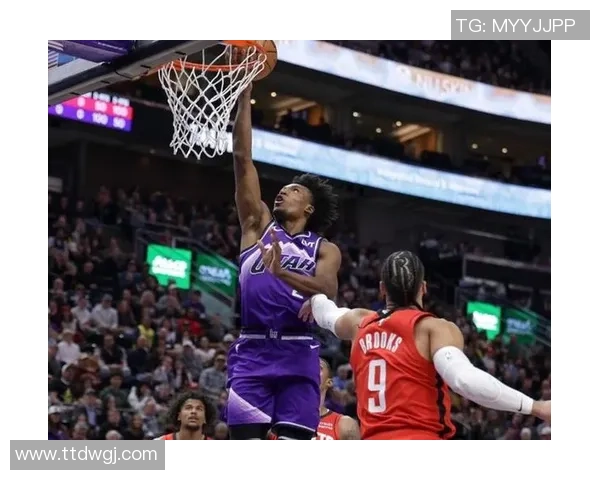 火箭队与爵士队激战NBA常规赛精彩录像回顾与分析